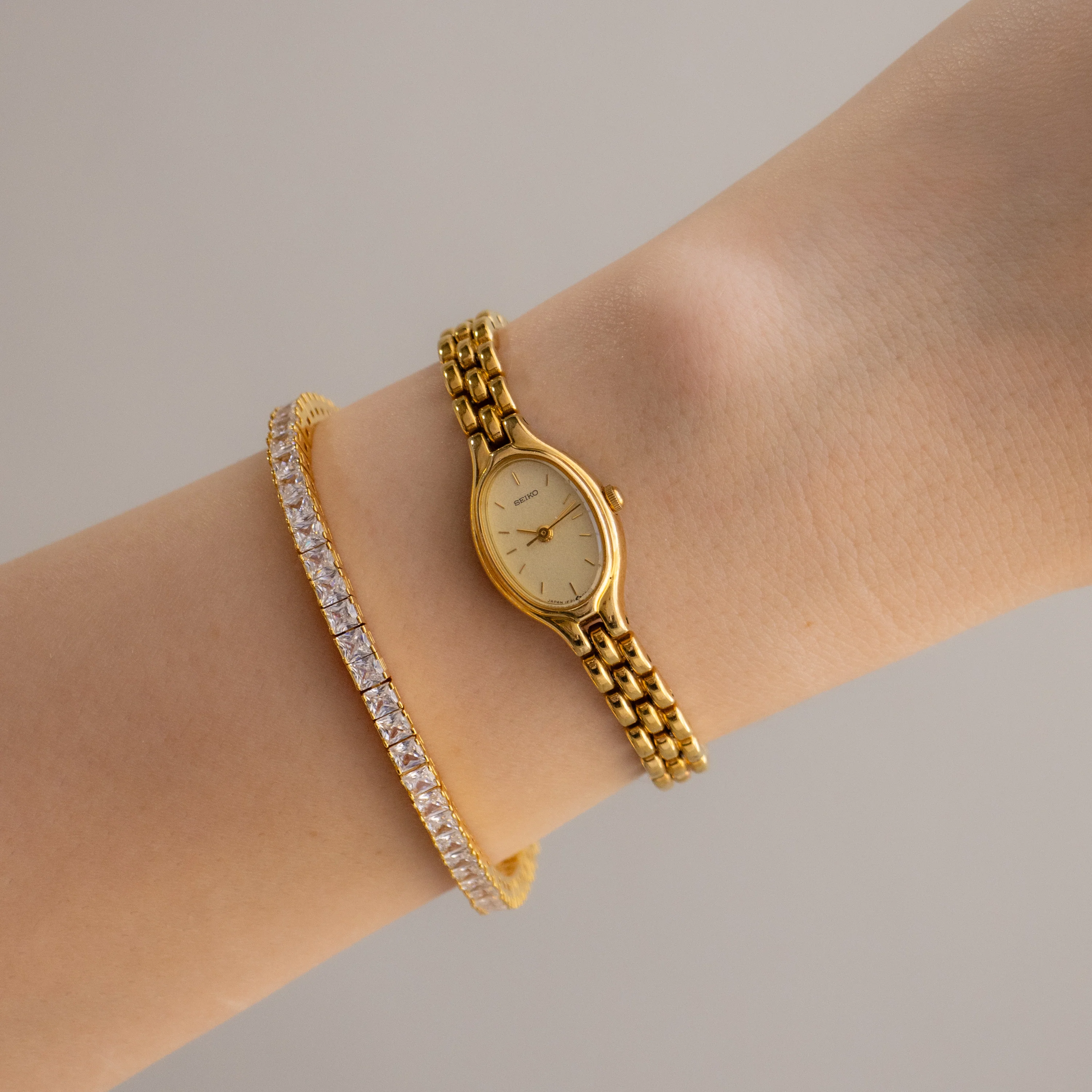 Vintage Seiko Dainty Oval Gold Watch