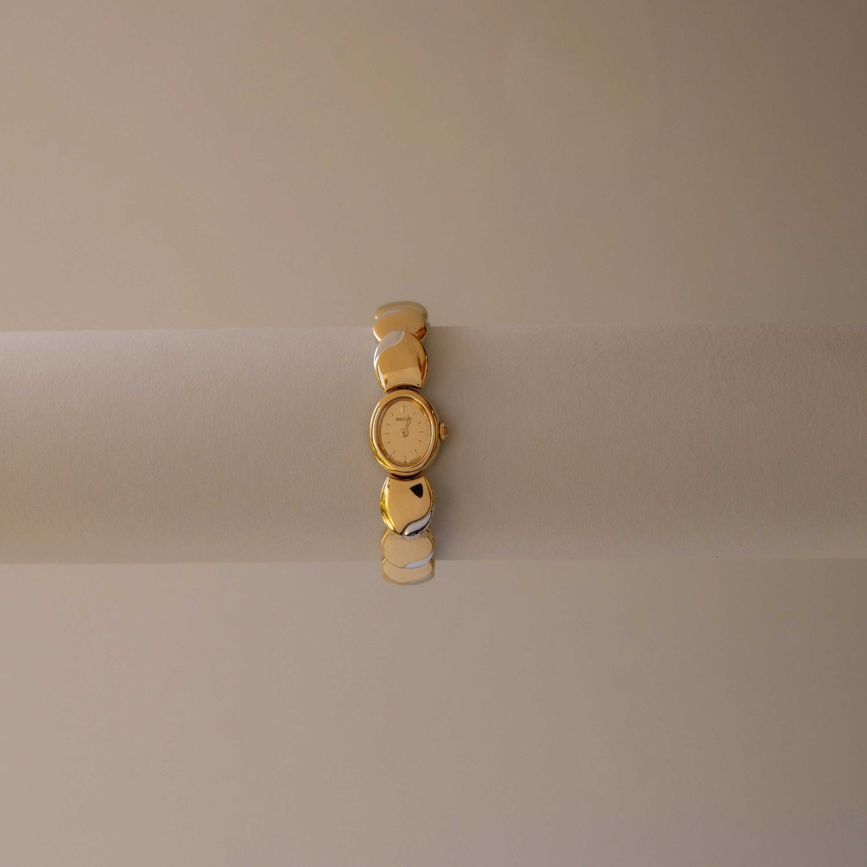 Vintage Seiko Oval Beaded Two Tone Watch - Image 2