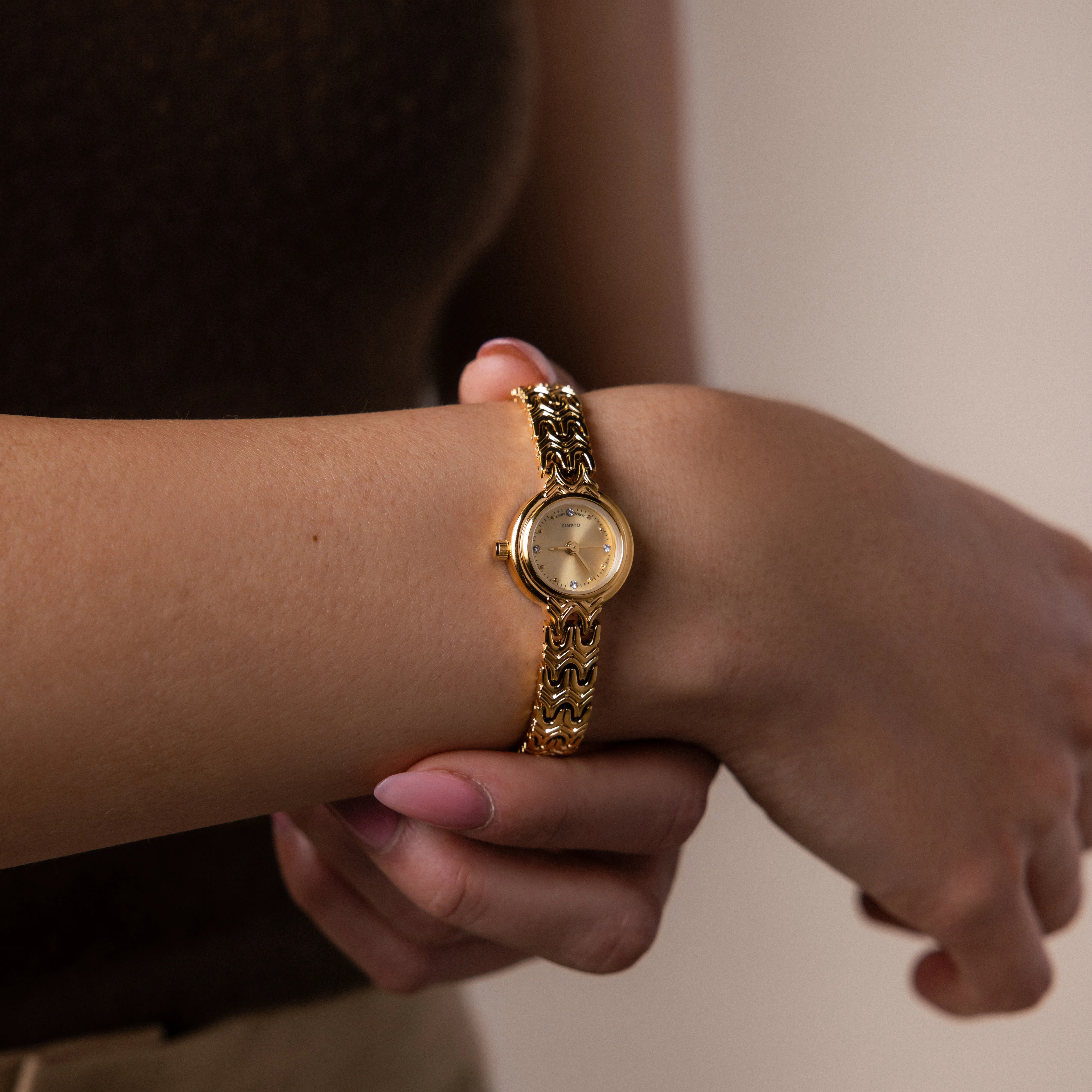 Wavy Link Timepiece - Image 2
