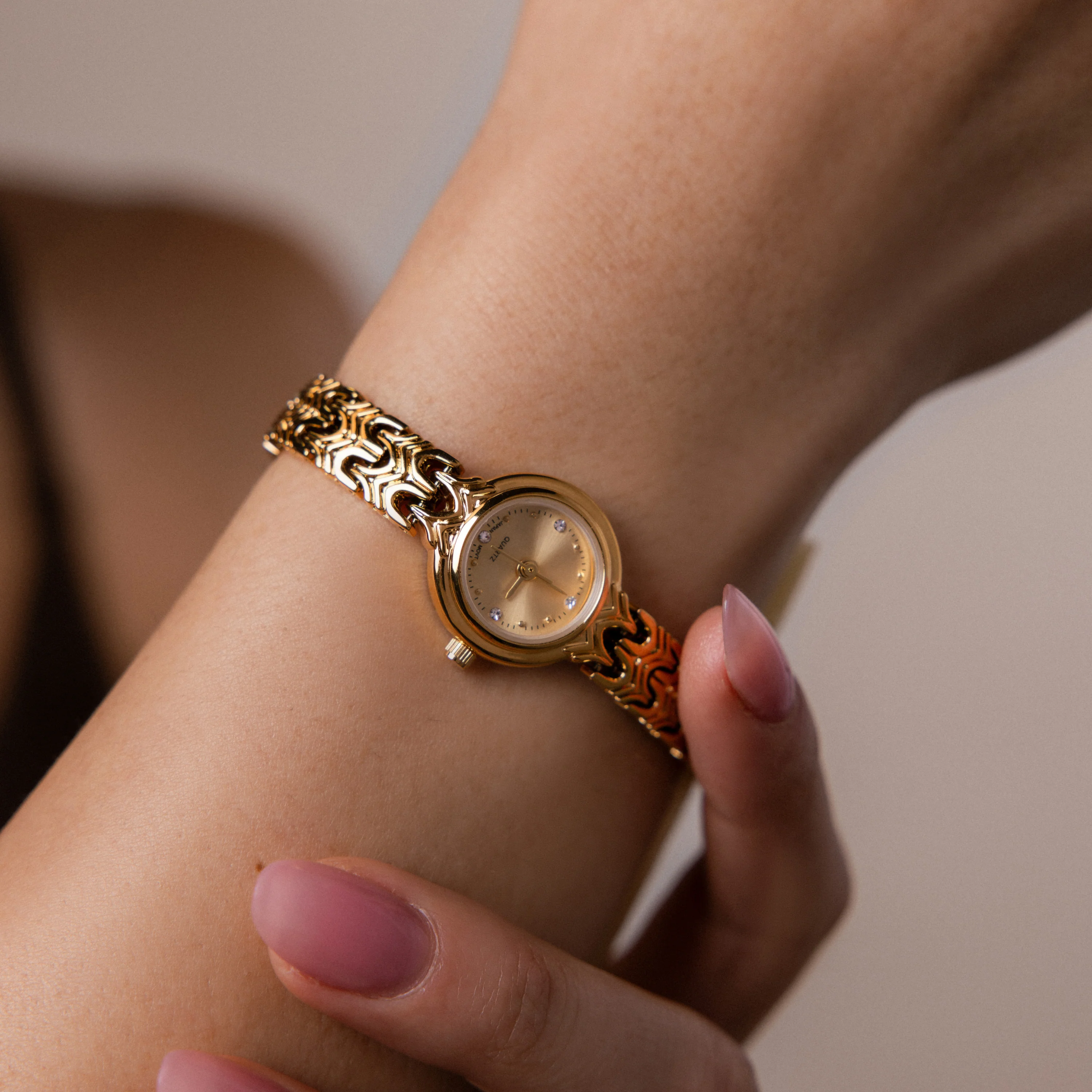 Wavy Link Timepiece - Image 6